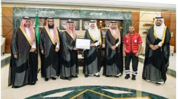 أمير الشرقية يتسلم شهادة امتثال مشروع “معاذ” ويشيد بجهود هيئة الهلال الأحمر